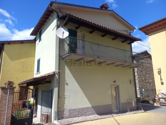 Villetta bifamiliare in vendita di 90 m² in Via Alberto Bertolini, 27