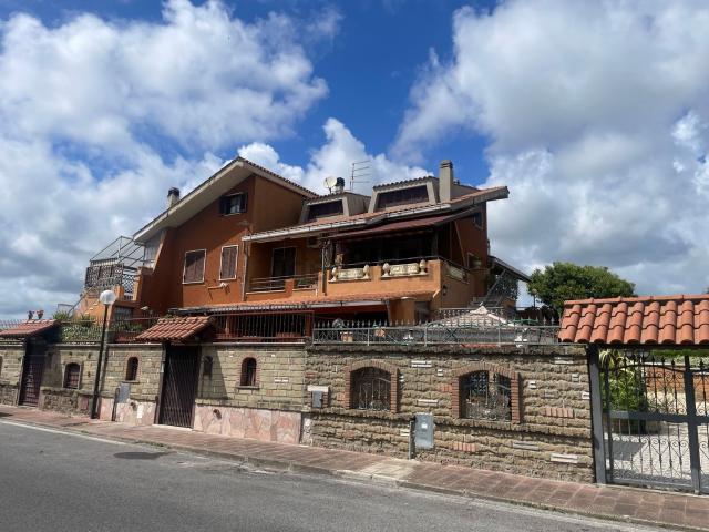 Villetta bifamiliare in vendita di 90 m² in Via Amedeo Marconi, 11