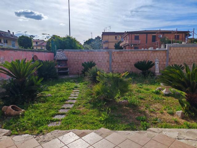 Villetta bifamiliare in vendita di 90 m² in Via Bitti