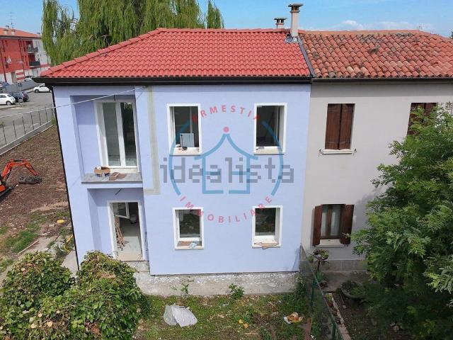 Villetta bifamiliare in vendita di 90 m² in Via Canale