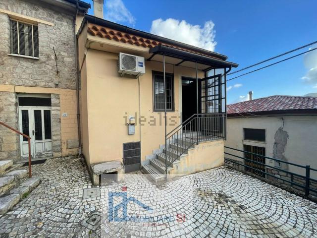 Villetta bifamiliare in vendita di 90 m² in Via Capovitulano