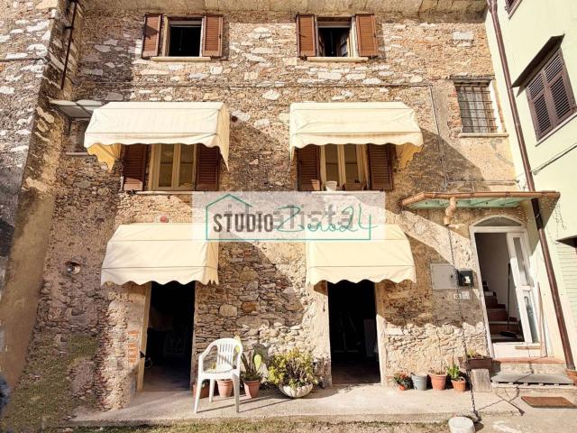 Villetta bifamiliare in vendita di 90 m² in Via degli Ulivi