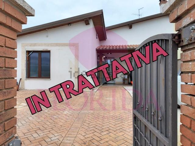 Villetta bifamiliare in vendita di 90 m² in Via dei Castani