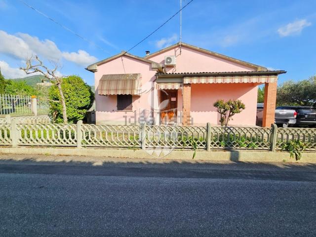 Villetta bifamiliare in vendita di 90 m² in Via dei Pini