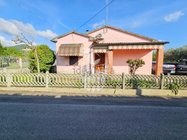 Villetta bifamiliare in vendita di 90 m² in Via dei Pini
