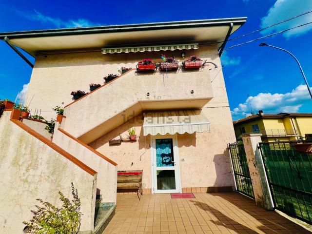 Villetta bifamiliare in vendita di 90 m² in Via Erbe