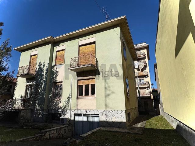 Villetta bifamiliare in vendita di 90 m² in Via Fabio Filzi
