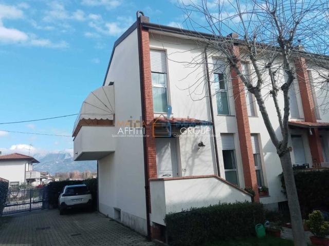 Villetta bifamiliare in vendita di 90 m² in Via Firenze, 33