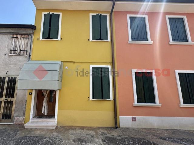 Villetta bifamiliare in vendita di 90 m² in Via Giacomo Matteotti, 32