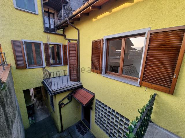 Villetta bifamiliare in vendita di 90 m² in Via Intra Premeno, 55