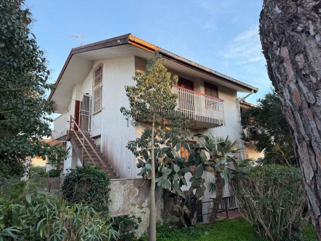 Villetta bifamiliare in vendita di 90 m² in Via Severino Ferrari, 23