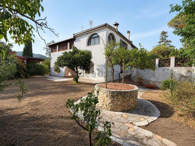 Villetta bifamiliare in vendita di 92 m² in Via degli Eucalipti, 4