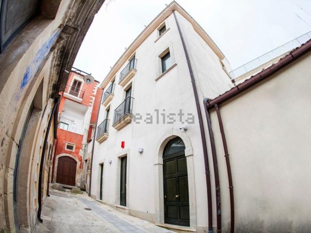 Villetta bifamiliare in vendita di 930 m² in Piazza del Popolo, 1
