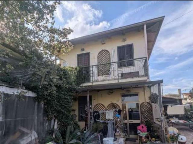 Villetta bifamiliare in vendita di 93 m² in Via Ravegnana