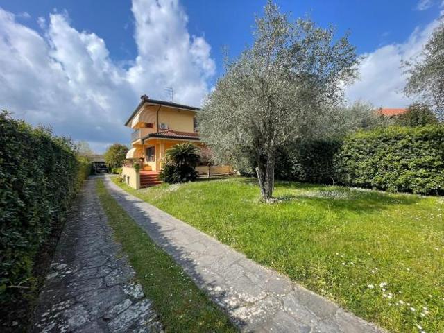 Villetta bifamiliare in affitto a Vaiana Forte dei Marmi 130 mq Rif: 1403672