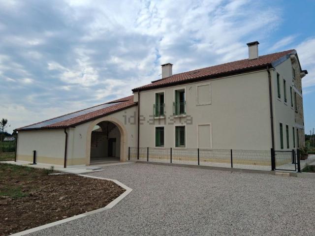 Villetta bifamiliare in affitto di 147 m² in Via Colombara