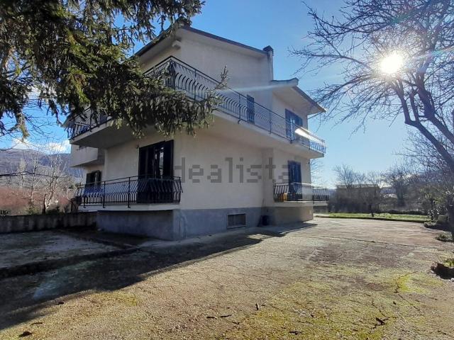 Villetta bifamiliare in affitto di 150 m² in Via Le Piane, 13