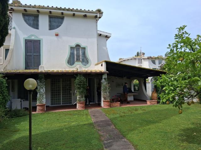 Villetta bifamiliare in affitto di 160 m² in Via Cala Gonone, 19