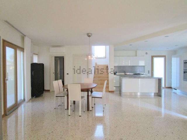 Villetta bifamiliare in affitto di 180 m² in Via Giuseppe Roi