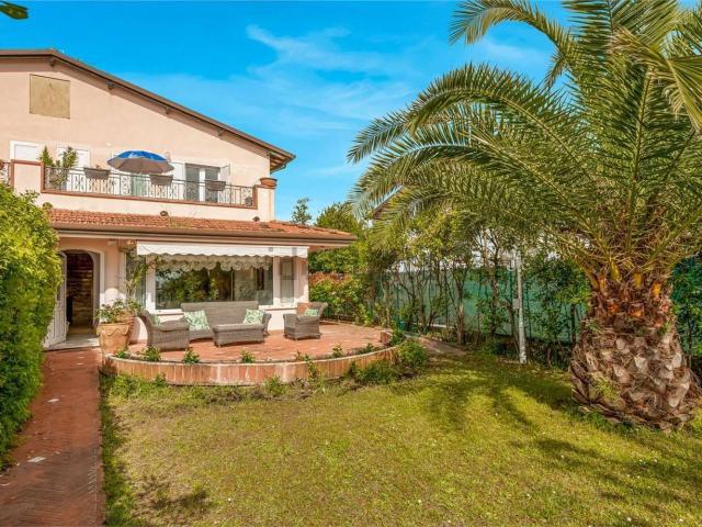 Villetta bifamiliare in affitto di 187 m² in Viale Italico