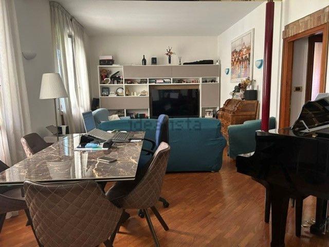 Villetta bifamiliare in affitto di 110 m² in Via Giuseppe de Leva