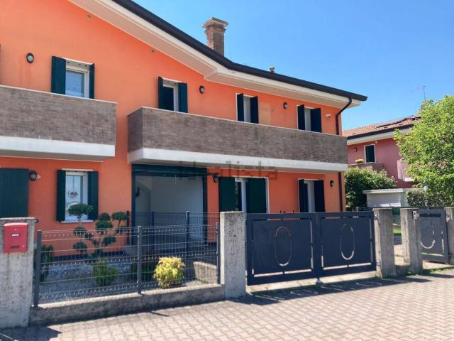Villetta bifamiliare in affitto di 111 m² in Via Antonio Vivaldi
