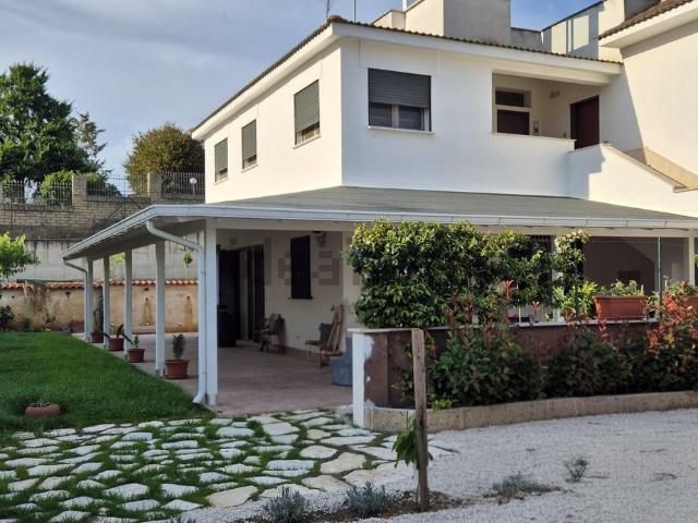 Villetta bifamiliare in affitto di 130 m² in Via Cesare Pavese, 37