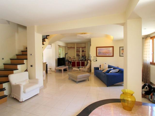 Villetta bifamiliare in affitto di 240 m² in Via Giuseppe Impastato, 31