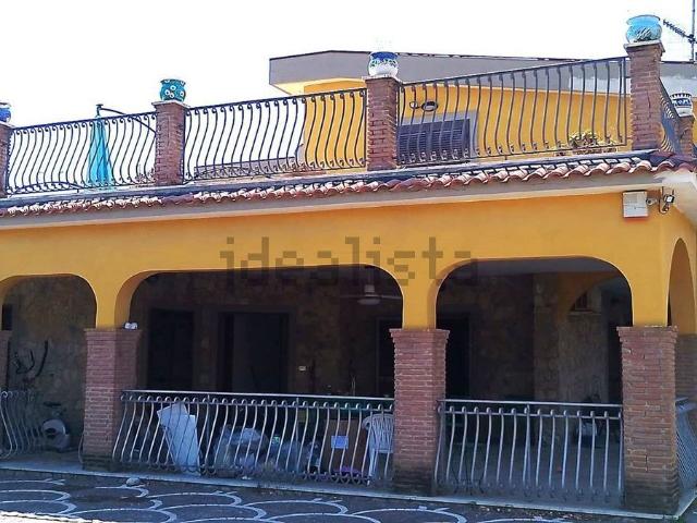 Villetta bifamiliare in affitto di 250 m² in Via Salvatore Allende