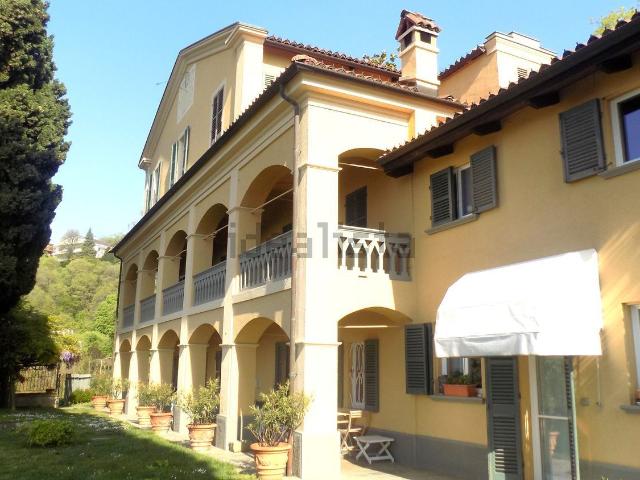 Villetta bifamiliare in affitto di 270 m² in Strada Castelvecchio, 25