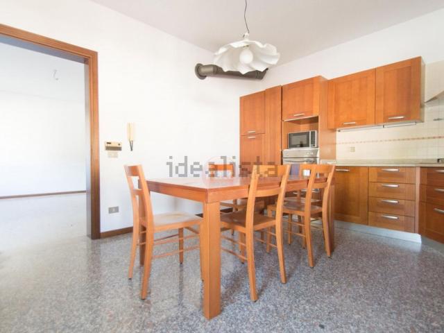 Villetta bifamiliare in affitto di 200 m² in Via Pasubio