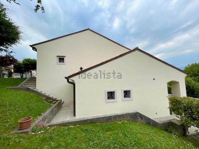 Villetta bifamiliare in affitto di 200 m²