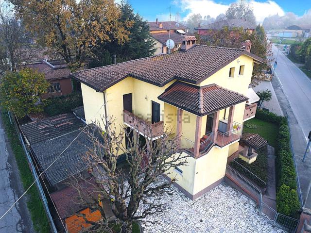 Villetta bifamiliare in affitto di 310 m² in Via per Riolo, 18