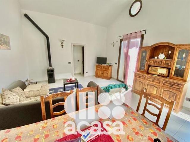 VILLETTA CON AREA COMMERCIALE