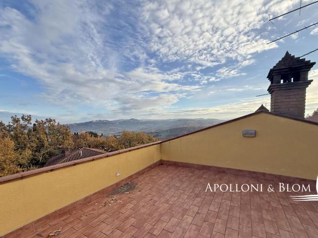 Villetta con terrazza a tasca e garage, Montefollonico – Sie. 138m² Torrita di siena