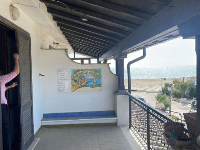 VILLETTA FRONTE MARE villaggio VELA BIANCA
