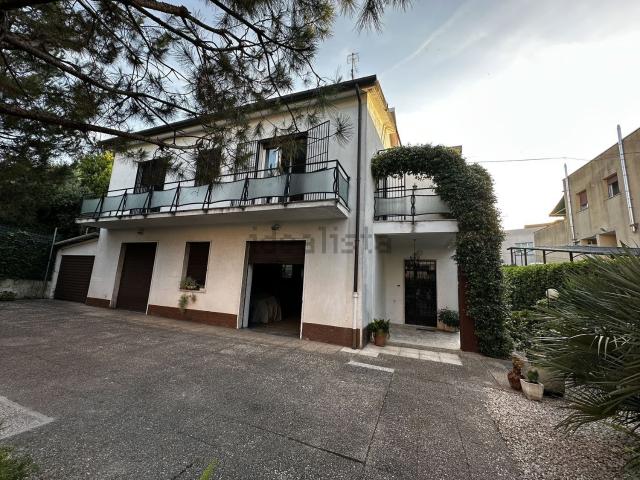 Villetta indipendente in affitto di 105 m² in Via Palombare