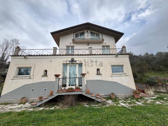 Villetta indipendente in affitto di 140 m² in Via Romagnano Fontana Valle, 7