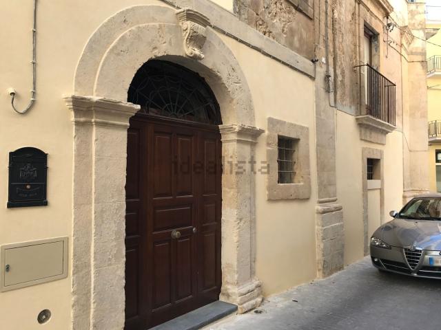 Villetta indipendente in affitto di 160 m² in Via Biblioteca, 2