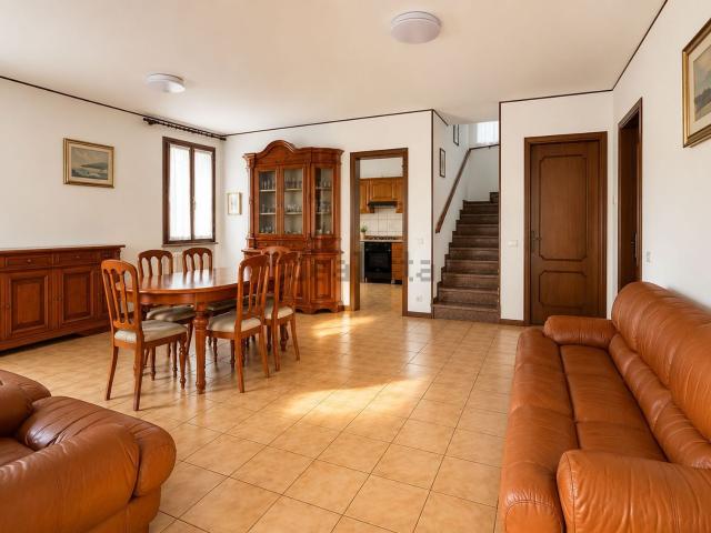 Villetta indipendente in affitto di 188 m² in Via Monte Grappa