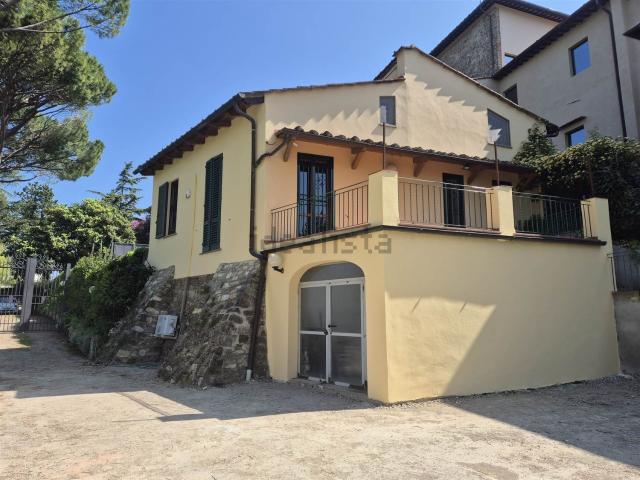 Villetta indipendente in affitto di 192 m² in Via Monte Oliveto