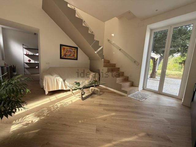 Villetta indipendente in affitto di 193 m² in Via Ten. Politano, 4