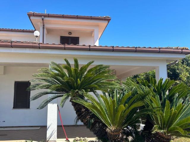 Villetta indipendente in affitto di 211 m² in Via Italo Svevo, 10