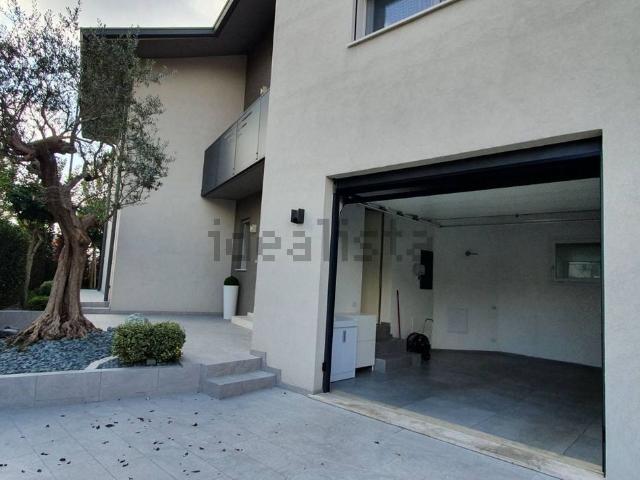 Villetta indipendente in affitto di 250 m² in Viale Arnaldo Fusinato, 30