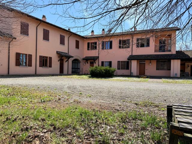 Villetta indipendente in affitto di 315 m² in Strada Badesse