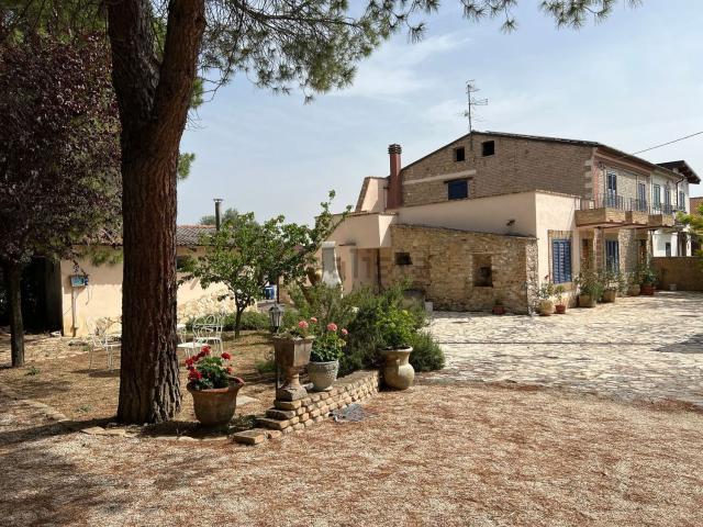 Villetta indipendente in affitto di 320 m² in Contrada Lecine