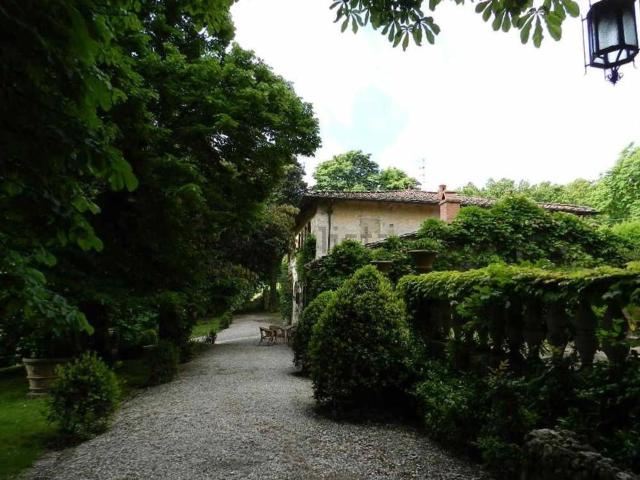 Villetta indipendente in affitto di 380 m²
