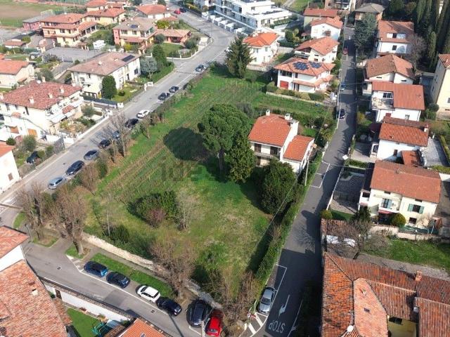 Villetta indipendente in vendita di 4000 m² in Via Silvio Pellico, 1
