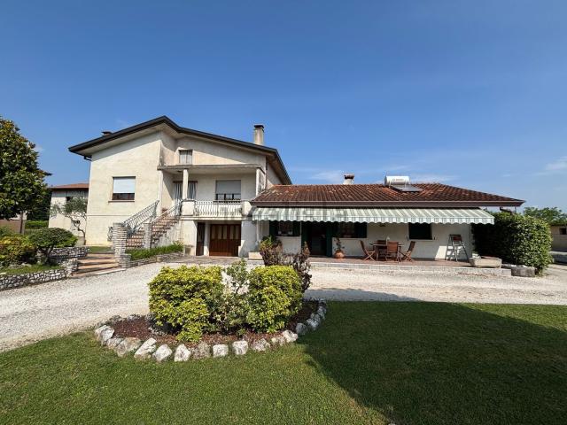 Villetta indipendente in vendita di 400 m²