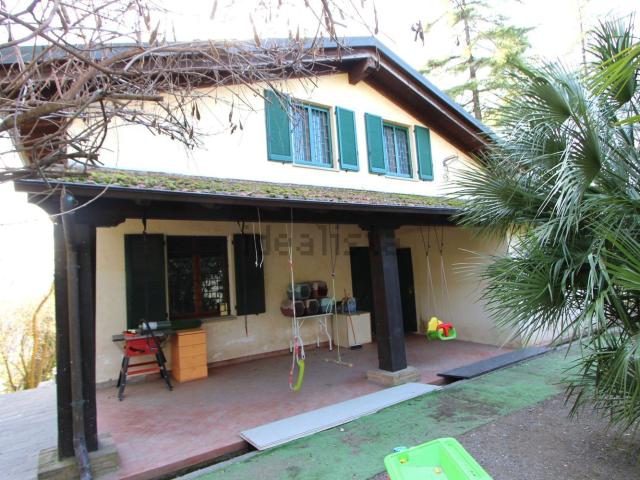 Villetta indipendente in vendita di 400 m² in Via Ca&apos  Foscolo